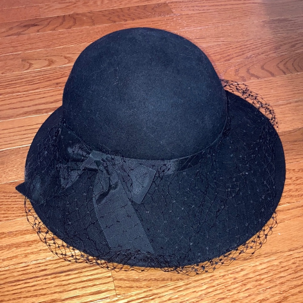 Black felt Importina veiled hat